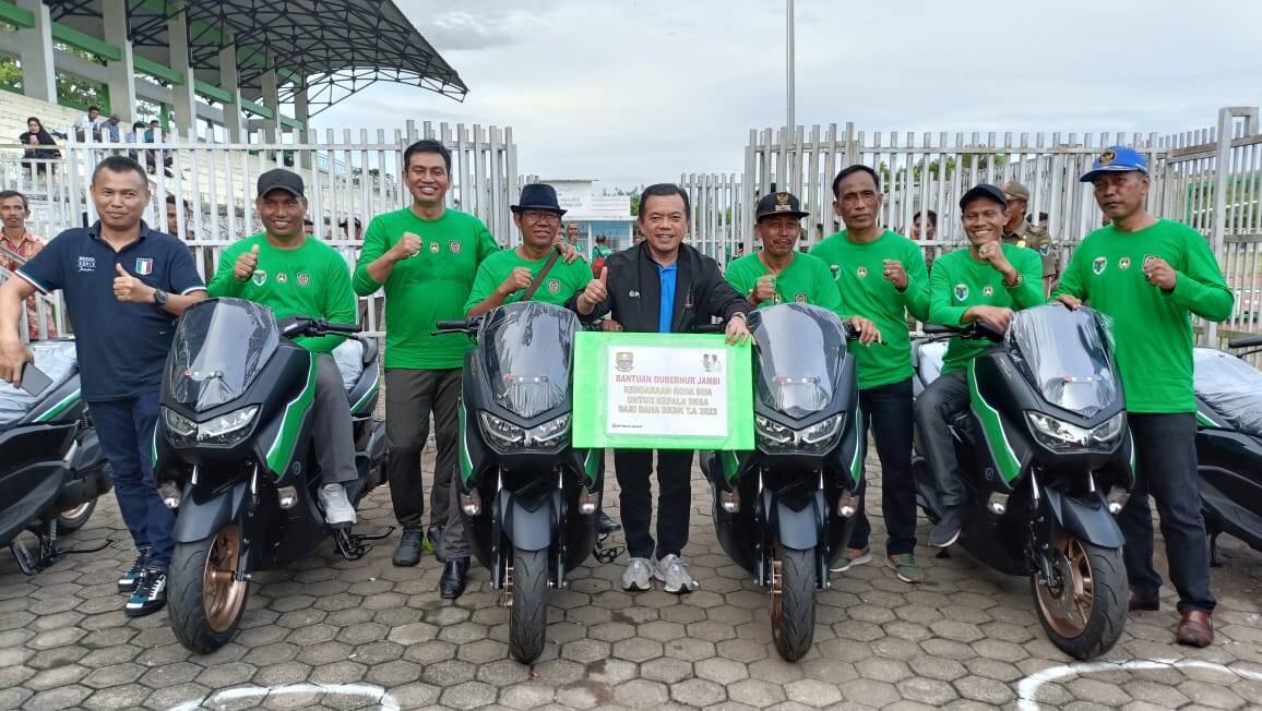 110 Desa di Batanghari Paling Bahagia, Dapat Dua Bantuan Sekaligus dari Al Haris