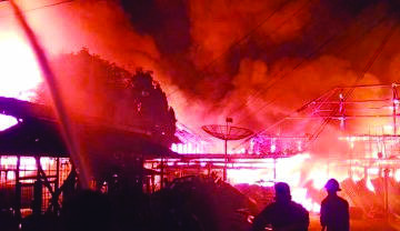 12 Rumah di Pasar Hongkong Habis Terbakar