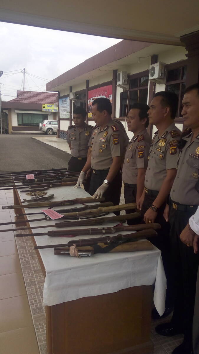 18 Senpi Rakitan Milik Warga Merlung Disita Polisi