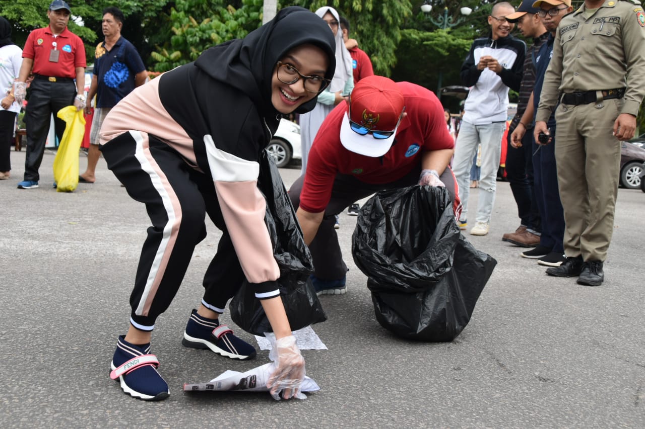 Ada Lomba Mungut Sampah, Penasaran..