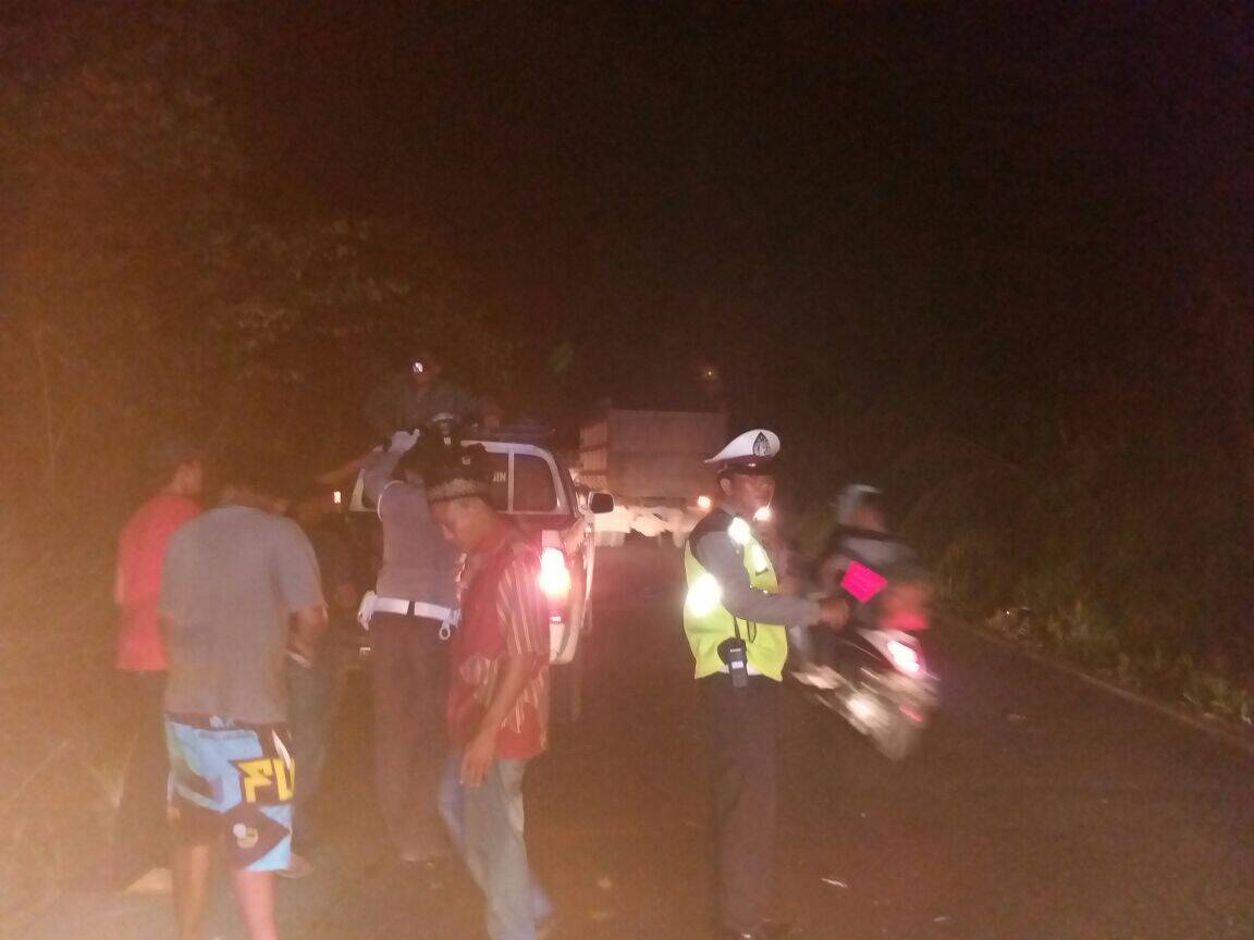 Adu Kambing, Amron Tewas Ditempat