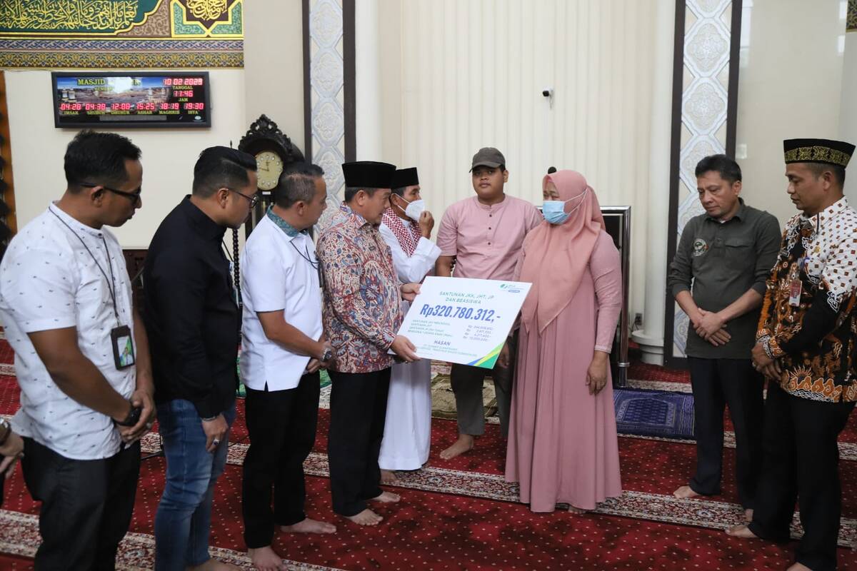 Ahli Waris Muazin Kemendagri yang Meninggal saat Kumandangkan Azan Salat Jumat Terima Santunan 