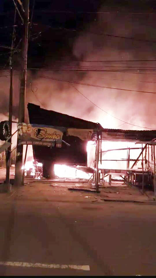 Akibat Colakan Listrik, Rumah Semi Bengkel Hangus Terbakar