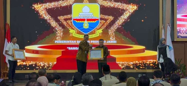 Al Haris Bawa Jambi Raih Penghargaan Akreditasi Kearsipan Tingkat Nasional