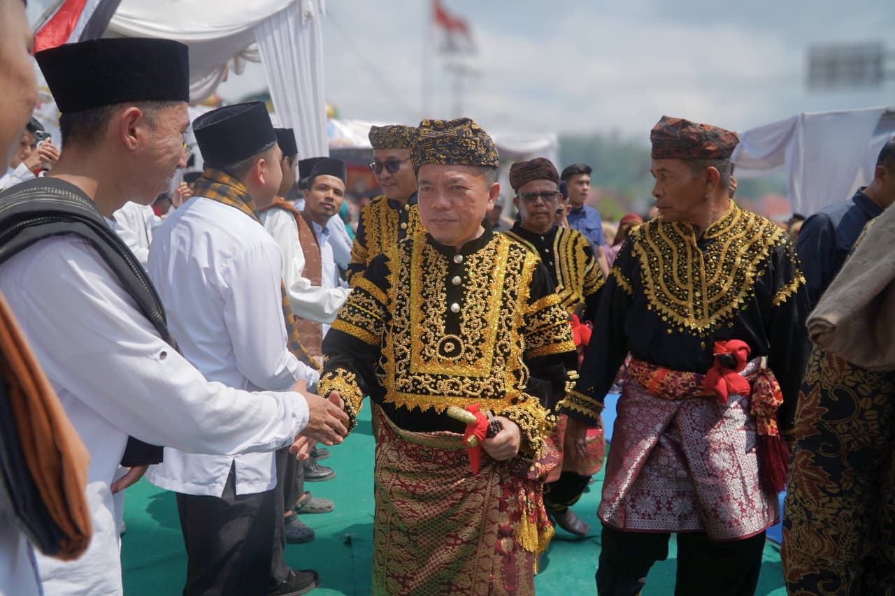 Al Haris Dianugerahi Gelar Adat Kehormatan Depati Amanah Negroi Tanoh Sunge Pnoh