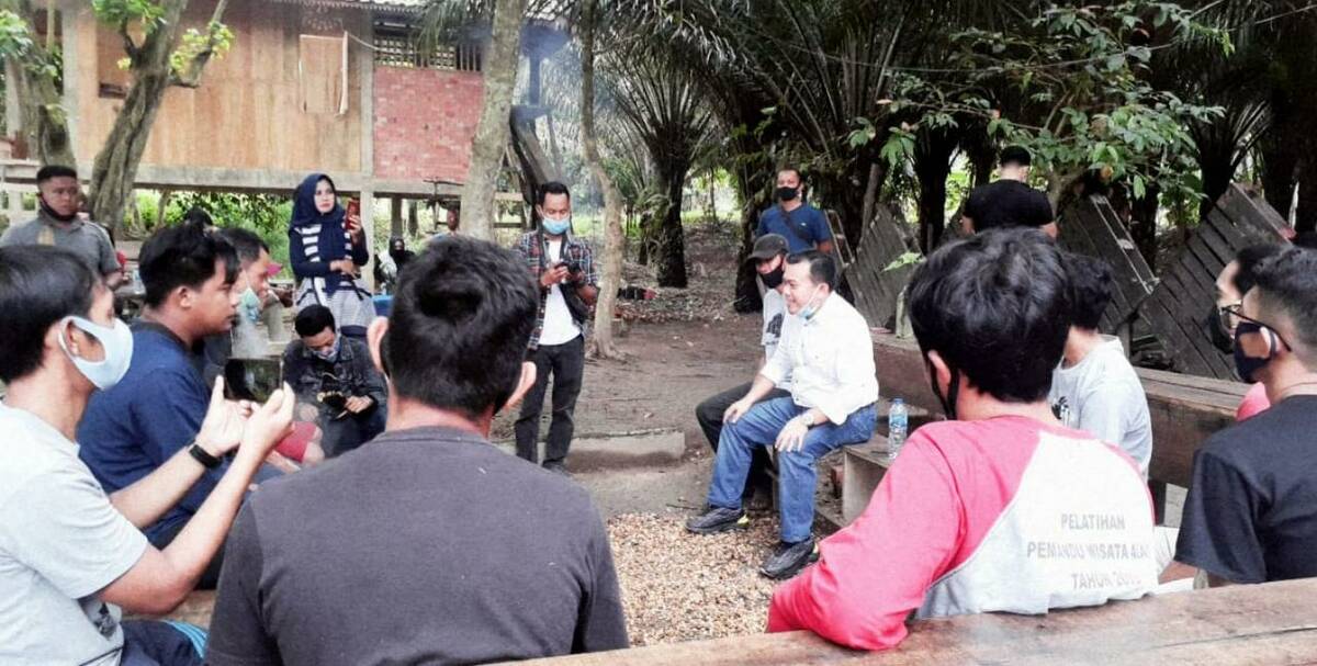 Al Haris ‘Diserbu’ Millenial saat Berkunjung Kedai Menapo