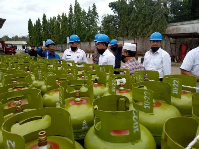 Anggota Ditreskrimsus Polda Jambi Sidak Agen Gas 3 Kg dan SPBE