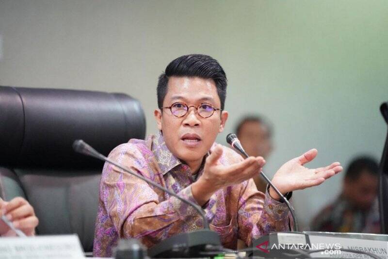 Anggota DPR Ajak BUMN Perbaiki Jalan Desa