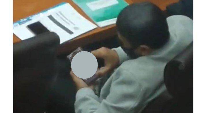 Anggota DPR Fraksi PDIP Nonton Video Porno