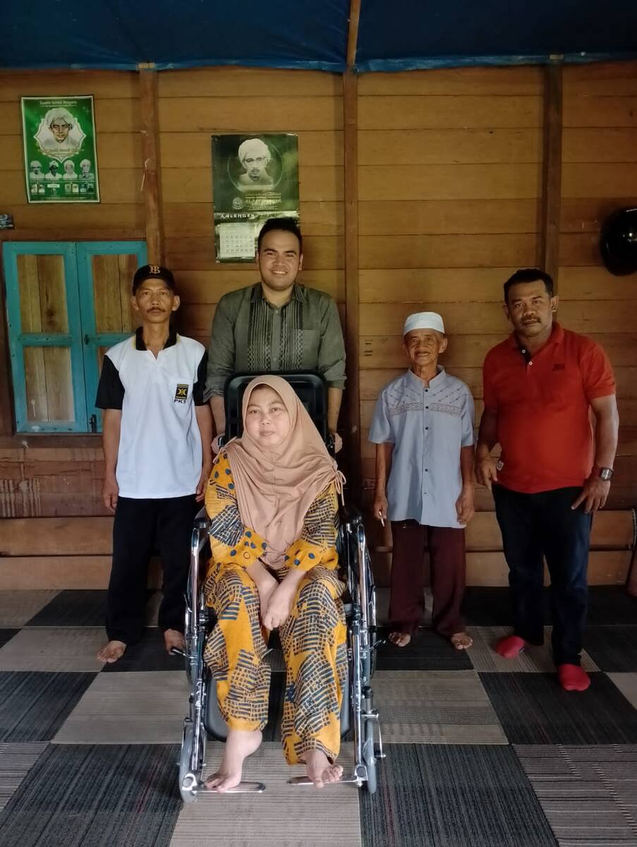 Anggota DPRD sekaligus Putra Mantan Bupati Lagi-lagi Bergerilya ke Tanjab Barat Berikan Aksi Nyata