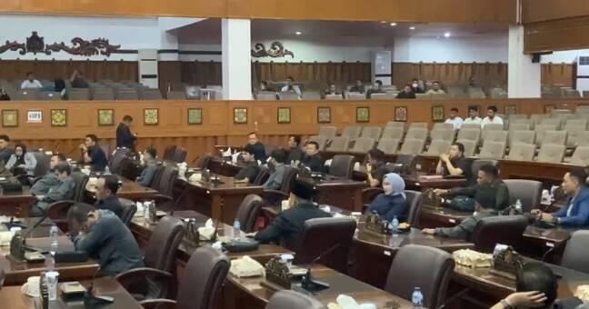 Anggota DPRD yang Catut Nomor Ijazah dan STTB Orang Lain Langsung Diskakmat Hafiz Fattah dalam Paripurna