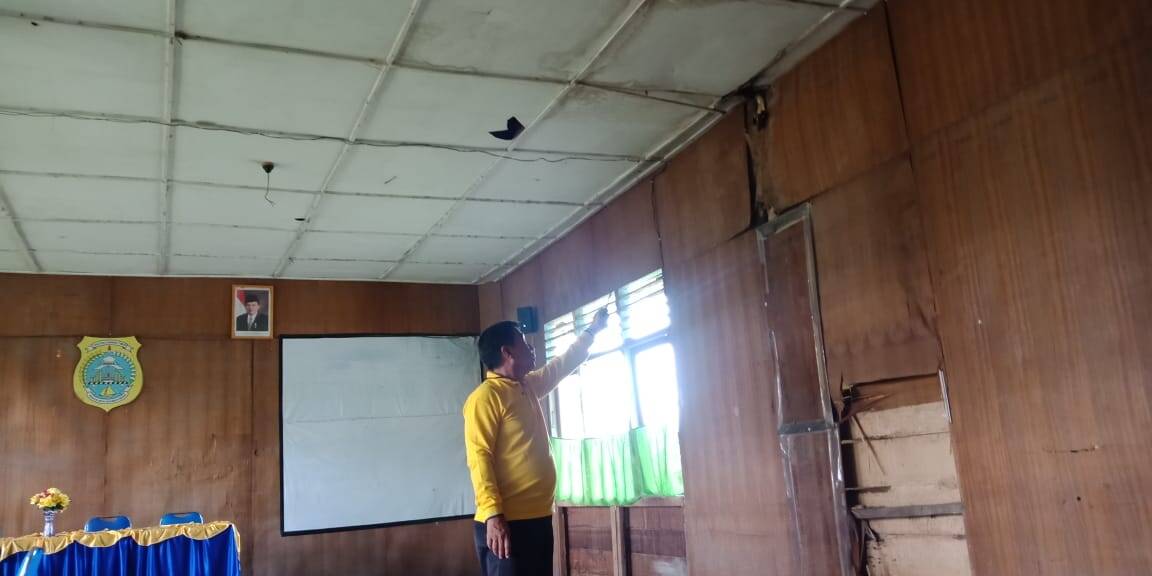 Atap Bocor dan Dinding Keropos, Aktivitas Kelurahan Nipah Panjang Kurang Maksimal