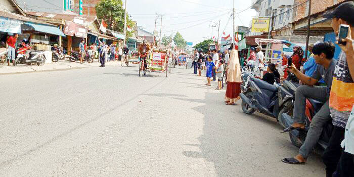 “Balap” Becak Meriahkan HUT Tanjabbar
