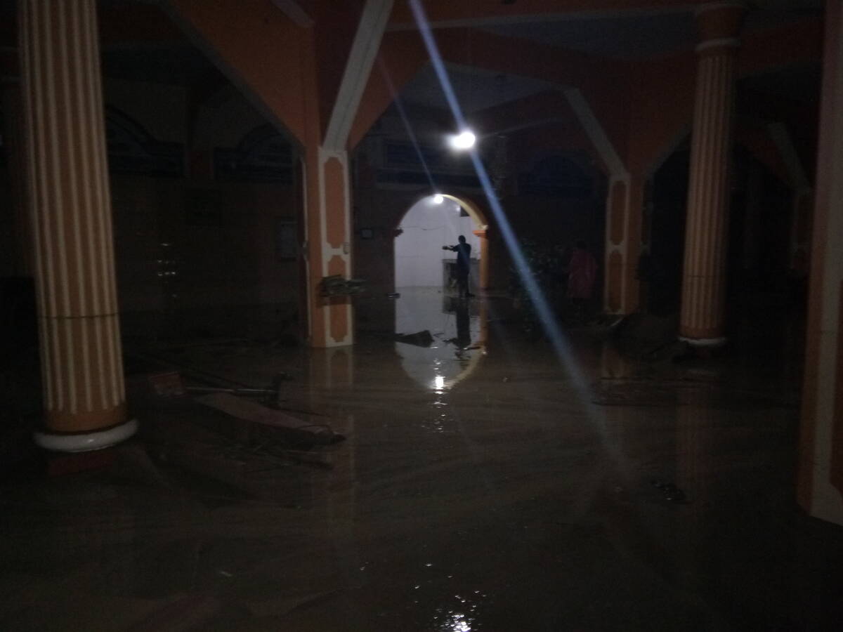 Banjir Bandang Genangi Mesjid Jamik dan Puluhan Rumah Warga