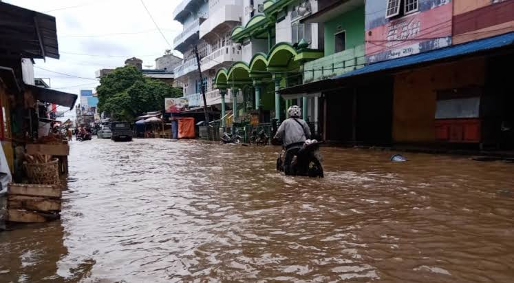 Banjir Kota Kualatungkal: Gorong-gorong Tak Ada Lagi, Sampah Menumpuk di Kolong