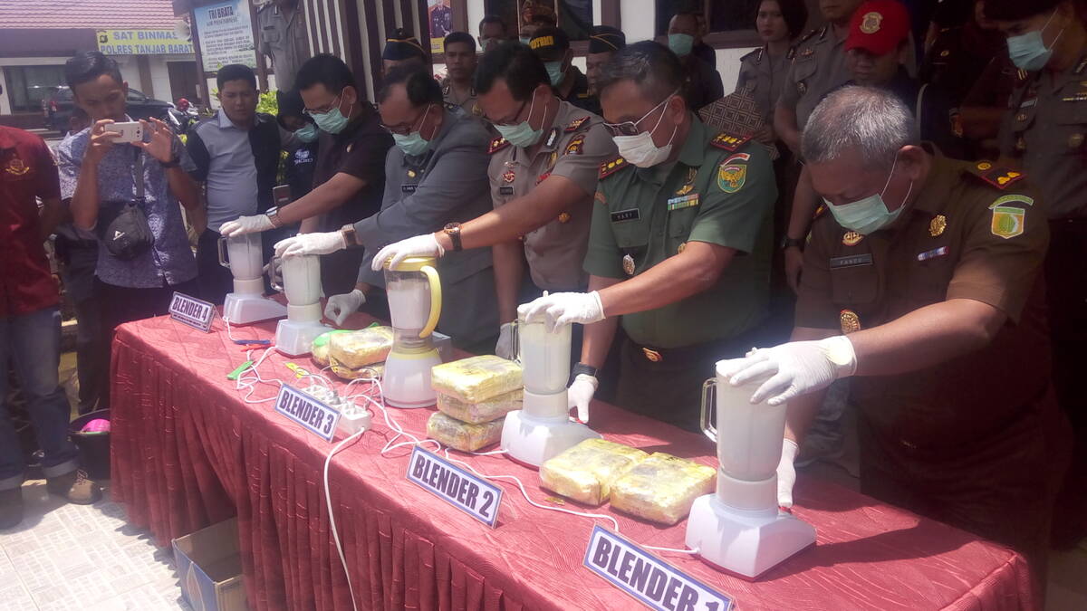 &#8220;Barang Haram&#8221; Senilai Rp 17 Miliyar Dimusnahkan