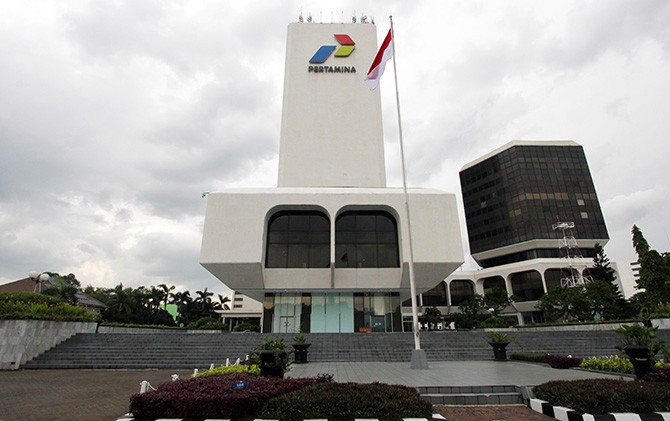 BBM hingga Listrik Naik, Pengamat Minta Jokowi Tertibkan Menteri-Menteri