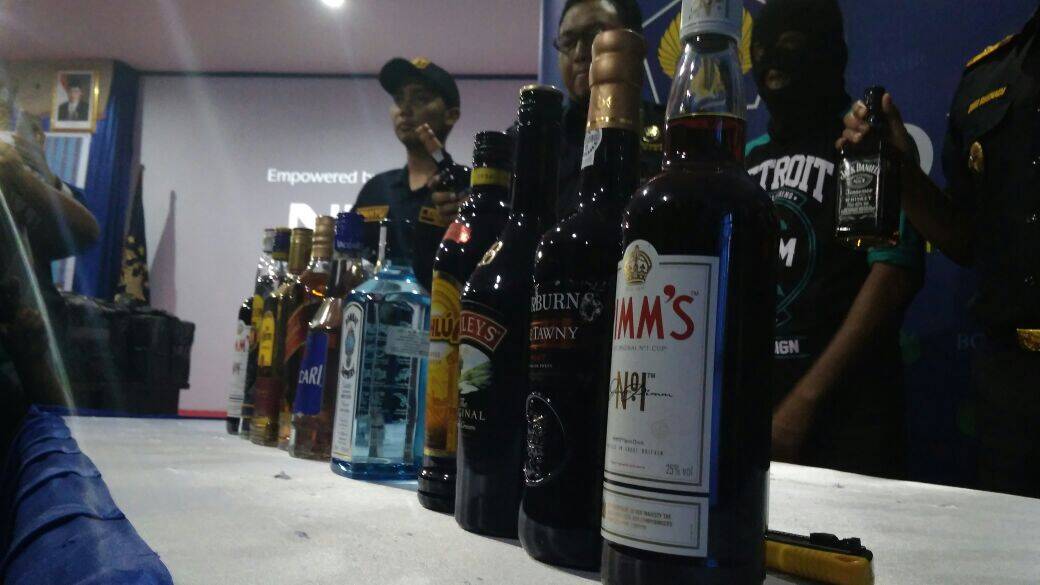 Bea Cukai Gagalkan Penyelundupan Ribuan Botol Miras