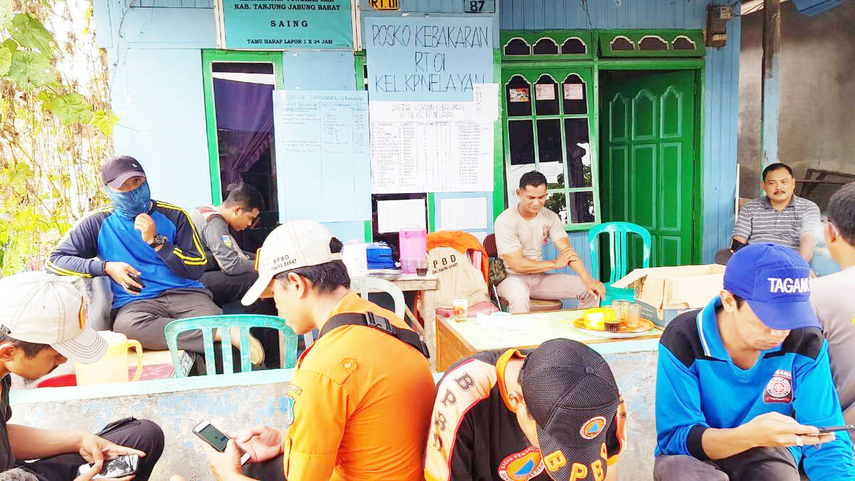 Belasan Rumah Terbakar di Kampung Nelayan