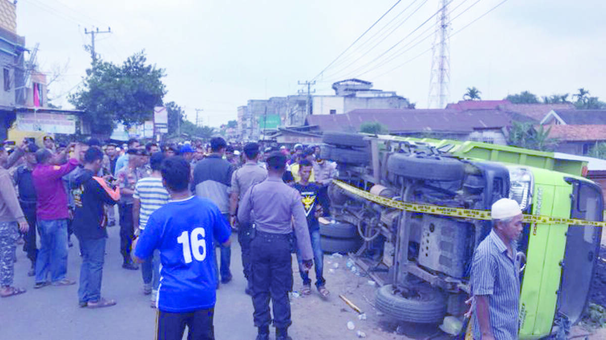 Bentrok Warga Vs Sopir Batubara Pecah
