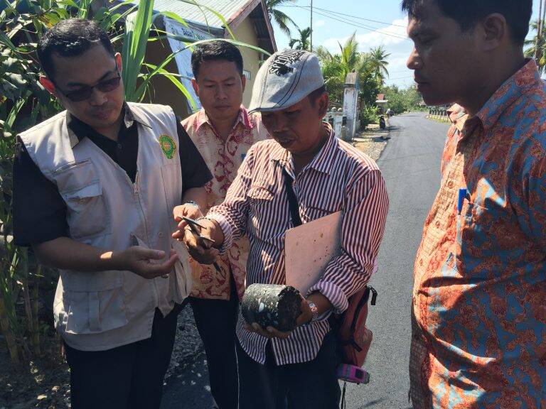 Bina Marga Kroscek Fisik Pengaspalan Jalan Parit II