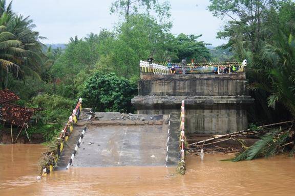 BNPB Imbau Masyarakat Waspadai Banjir, Longsor Dan Puting Beliung