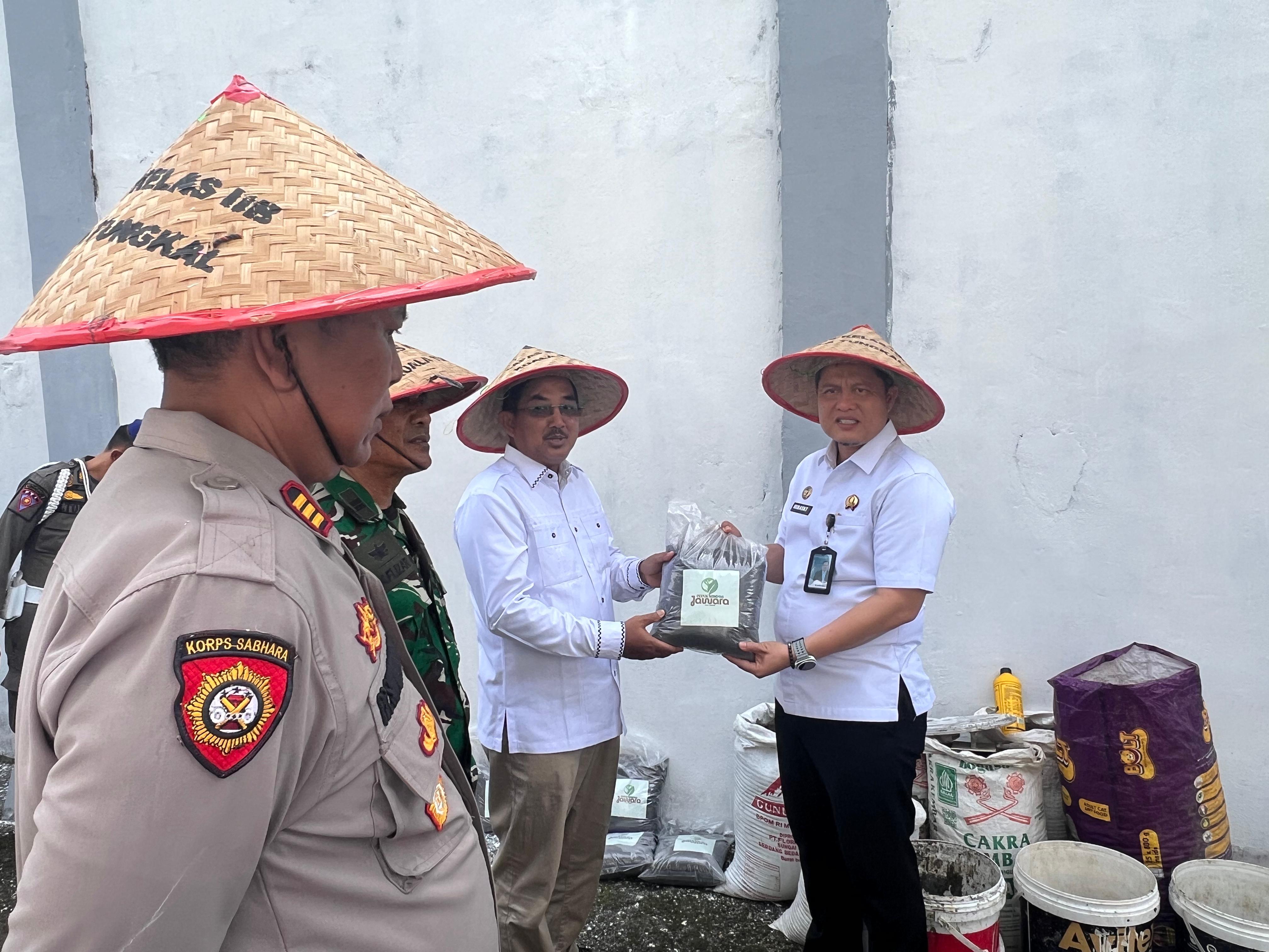 Bupati Apresiasi Kakanwil Ditjenpas Jambi dengan Langsung Membeli Pupuk Kompos Buatan Warga Binaan Lapas Tungkal