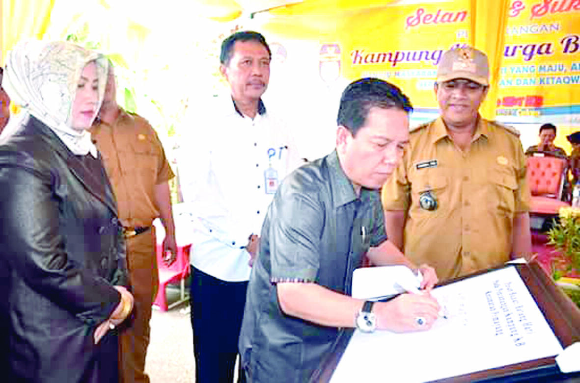Bupati Batanghari Hadiri Pencanangan Kampung KB di Desa Kuap