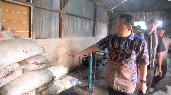 Bupati BBS Tengok Langsung Stasiun Mitra Aksi Pembudidayaan Ikan Air Tawar