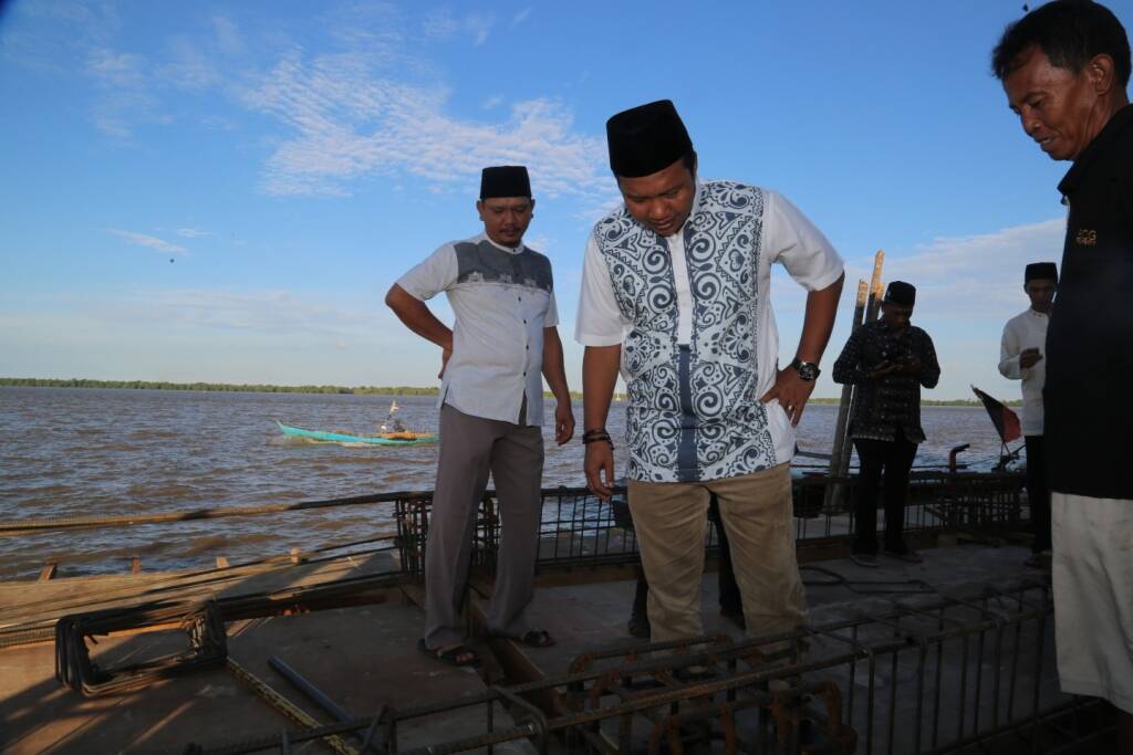 Bupati Berharap Perbaikan Kampung Tanjung Solok Rampung Sebelum Lebaran