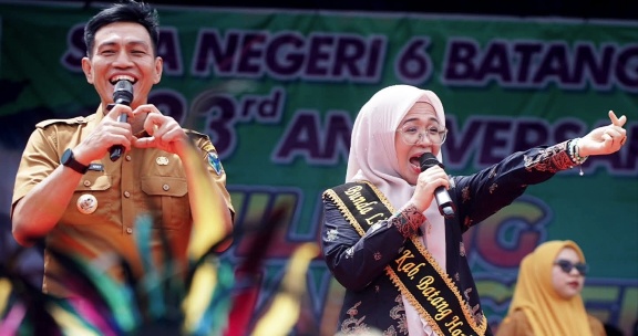 Bupati dan Bunda Baca Buka Pentas Seni dan Bazar HUT SMA Negeri 6 Batang Hari