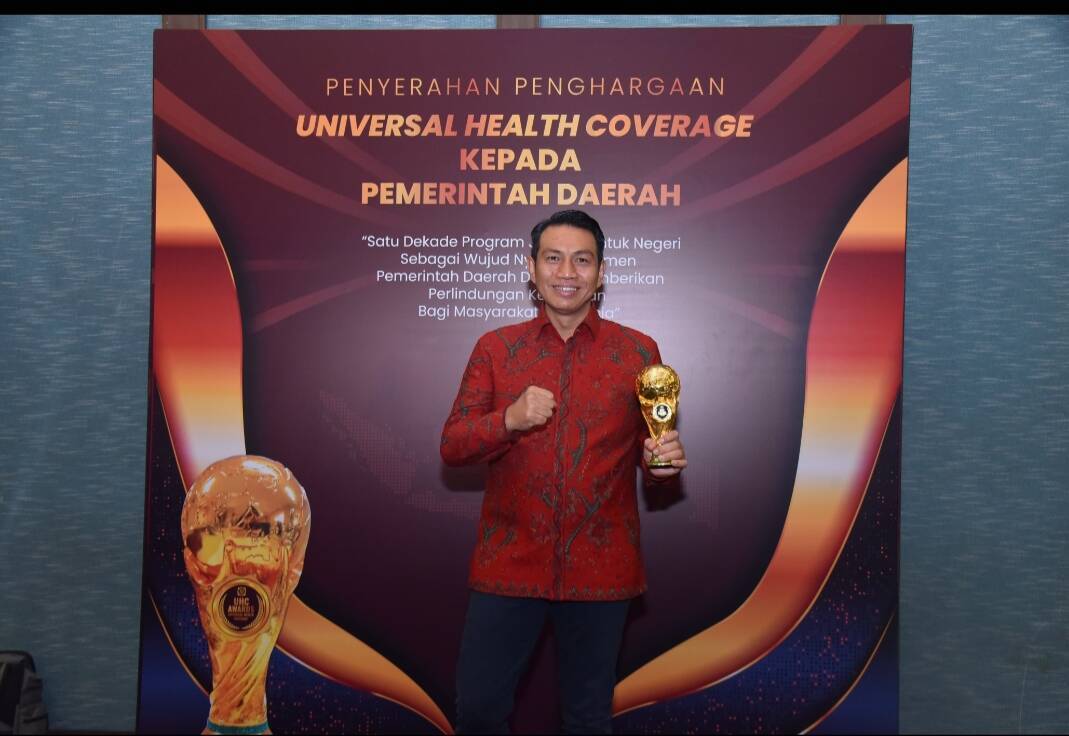 Bupati Fadhil Terima Penghargaan dari Wapres
