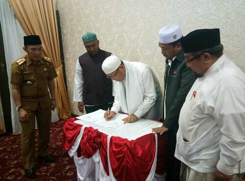 Bupati H Cek Endra dan  Majelis As Shofah  Menandatangi MOU,Bina SAD