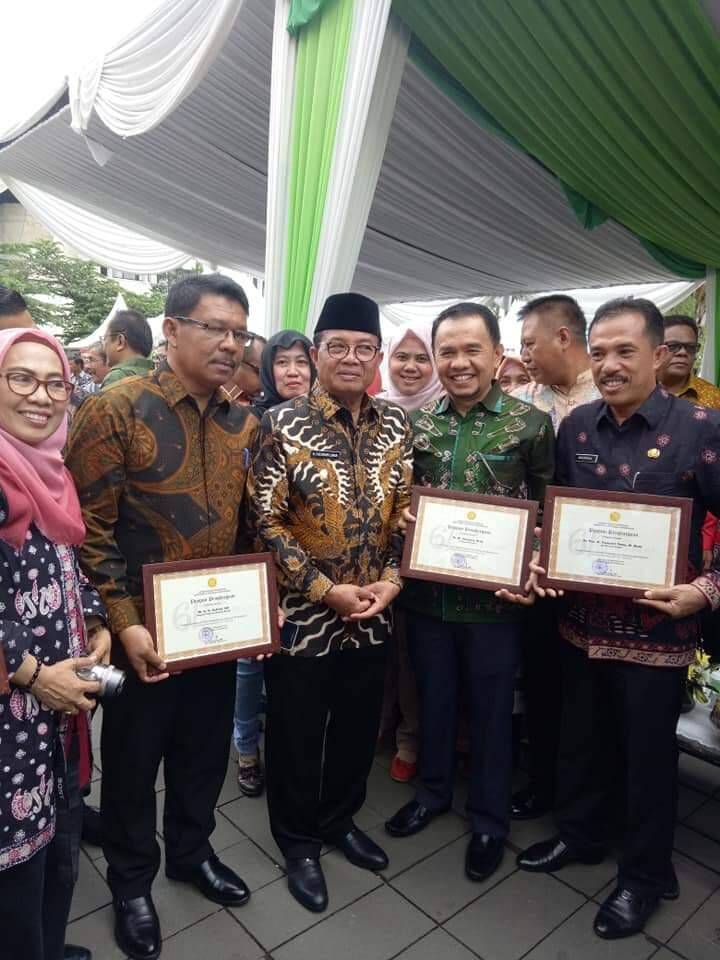 Bupati Kerinci, Terima Penghargaan Peduli Pembangunan Perkebunan
