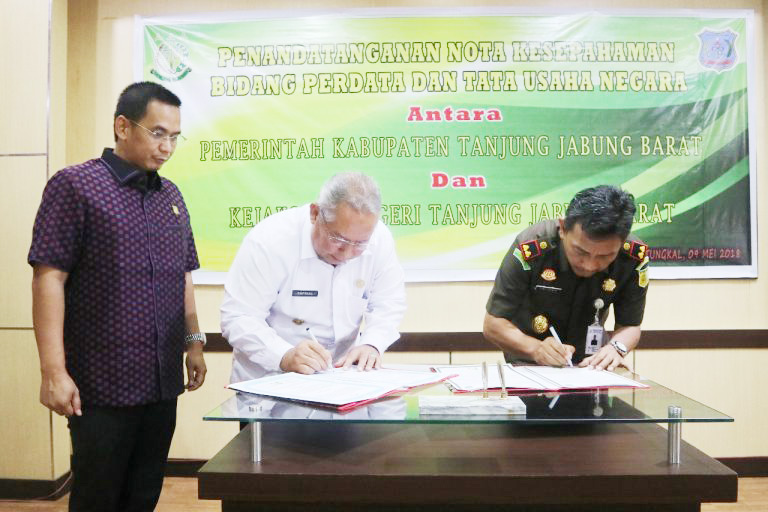 Bupati Lakukan MoU Dengan Kejaksaan Negeri Tanjab Barat