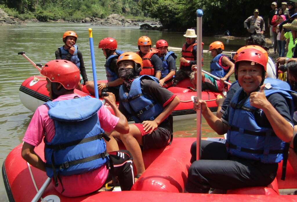 Bupati Lepas Arung Jeram FPGNM Jambi 2017