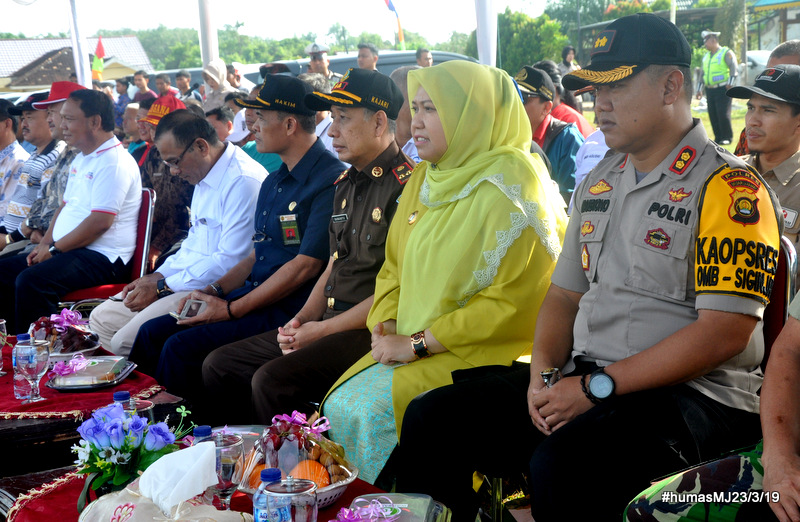  Bupati Masnah Busro, Hadir Upacara Gelar Pasukan Pengamanan Pemilu 2019