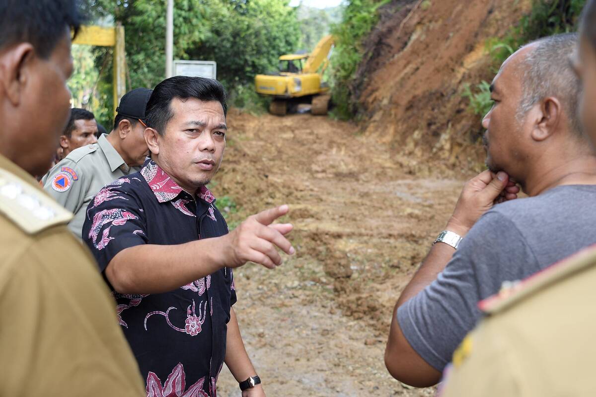 Bupati Pantau Longsor di Siau