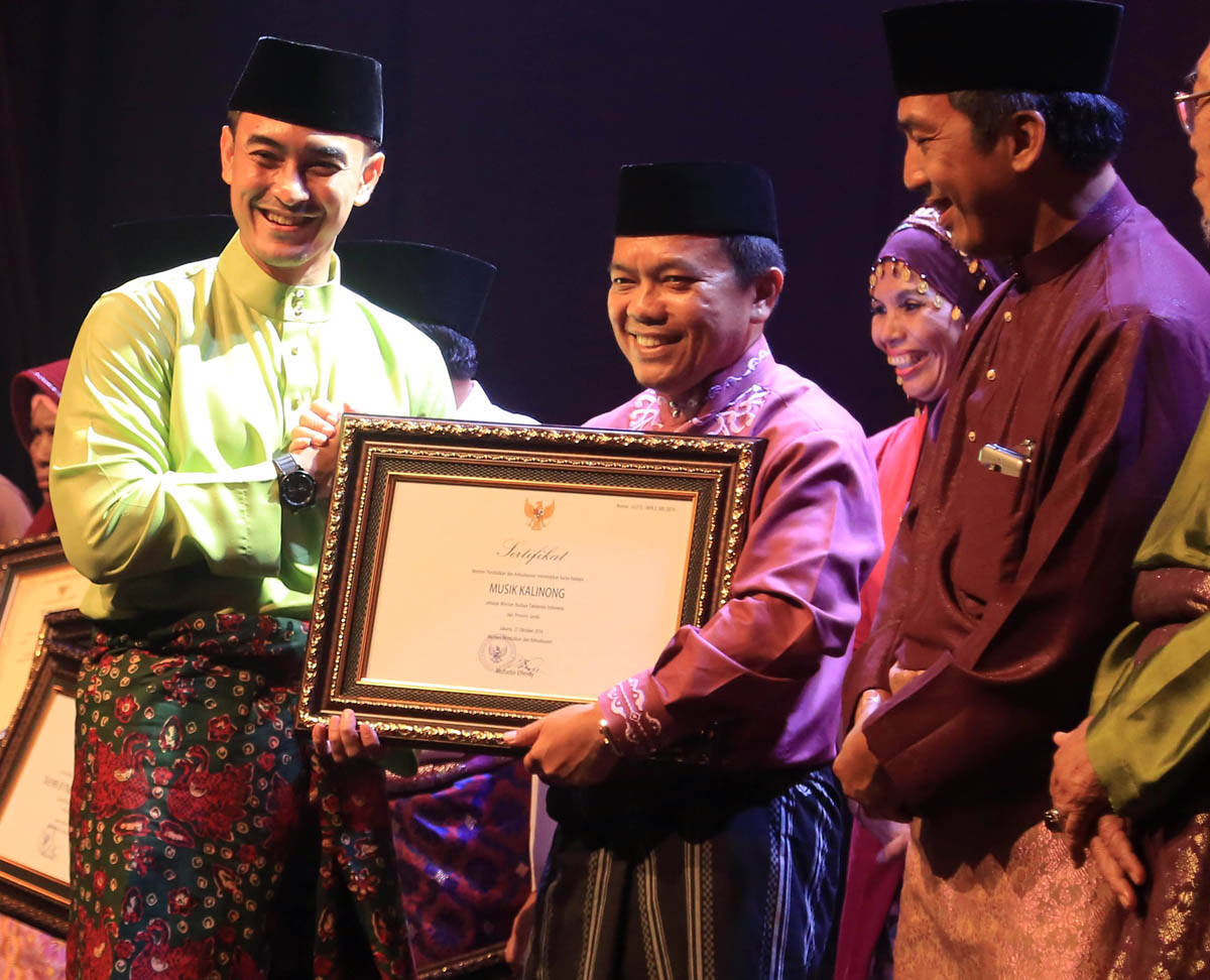 Bupati Raih Penghargaan Karena Musik Kalinong