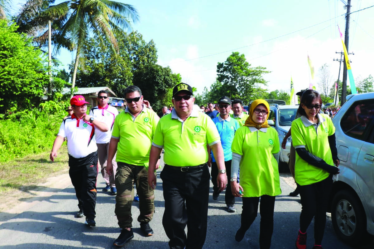 Bupati Safrial Ikuti Jalan Santai di UPTD BLK