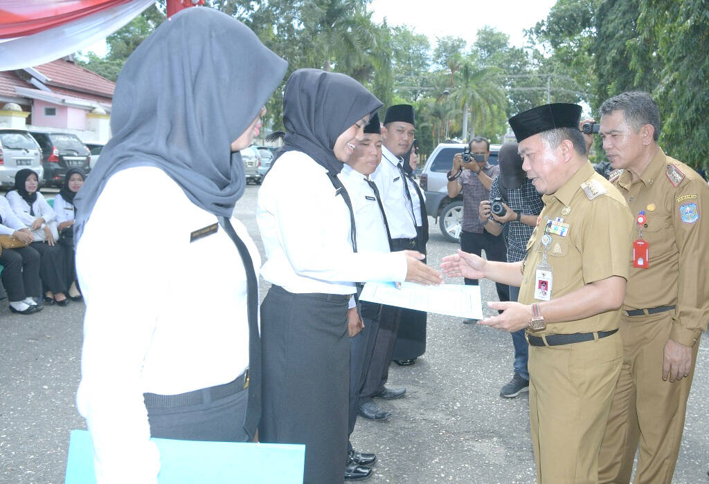 Bupati Serahkan 247 SK CPNS Formasi 2018