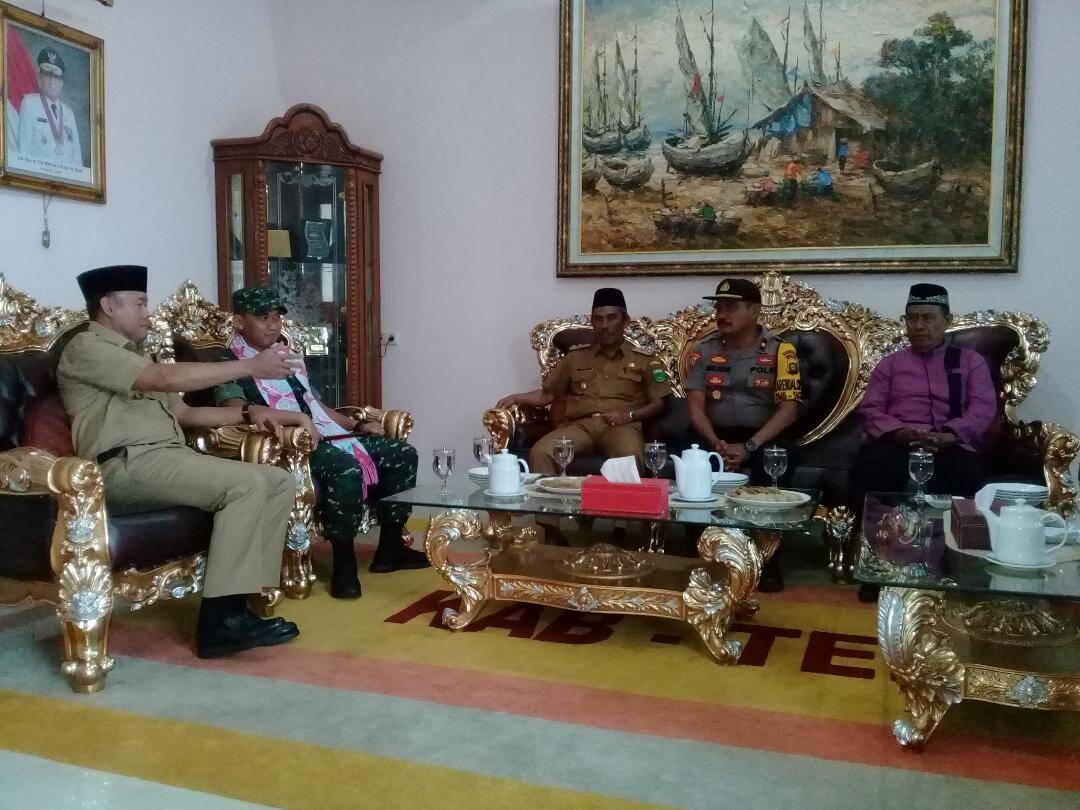 Bupati Sukandar Sambut Dandim 0416 Bute Letkol Inf.Widi Rahman,SH,M.Si Dengan Tarian Sekapur Sirih