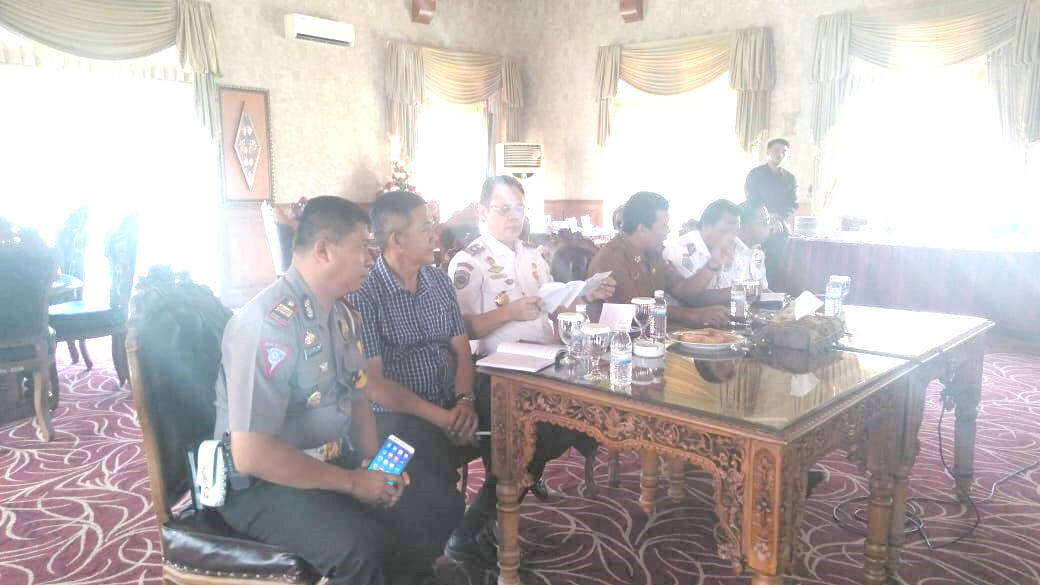 Bupati Tanjabtim Ajak Sopir dan Toke Sawit Bahas Kerusakan Jalan
