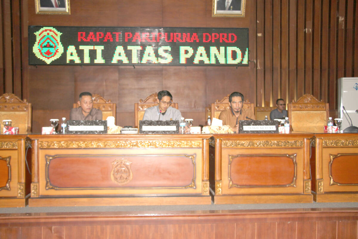 Bupati Tanjabtim Sampaikan Jawaban Eksekutif