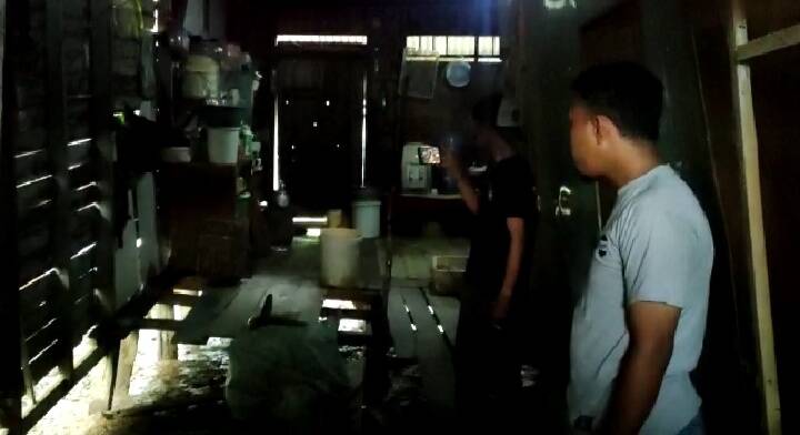 Bupatinya Sibuk Nyalon Gubernur! Sedih Lihat Warga Tanjab Timur Ini: Susah Duit Bak Gubuk Reyot