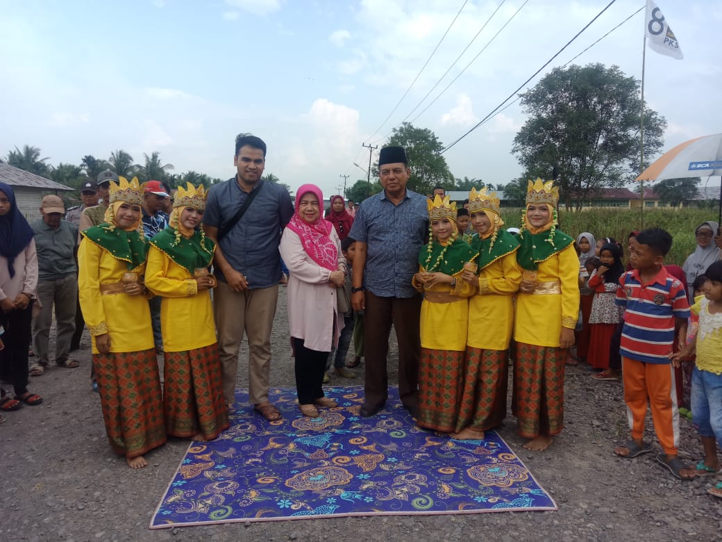 Caleg DPR RI Hj. Esrita Usman Ermulan Dengarkan Keluhan Masyarakat