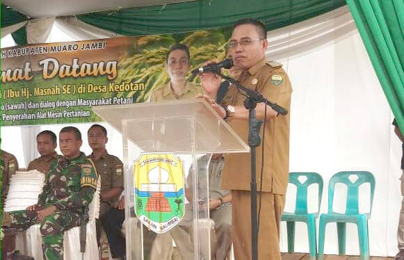 Camat Sekernan Bangga Atas Kehadiran Bupati untuk Serahkan Mesin Pertanian