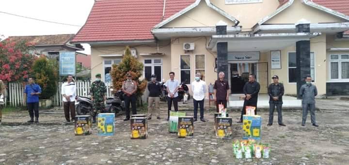 Cegah Covid-19, Dewan Dapil IV Berikan Bantuan Alat Penyemprotan
