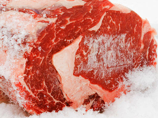 Daging Beku Terkendala Freezer
