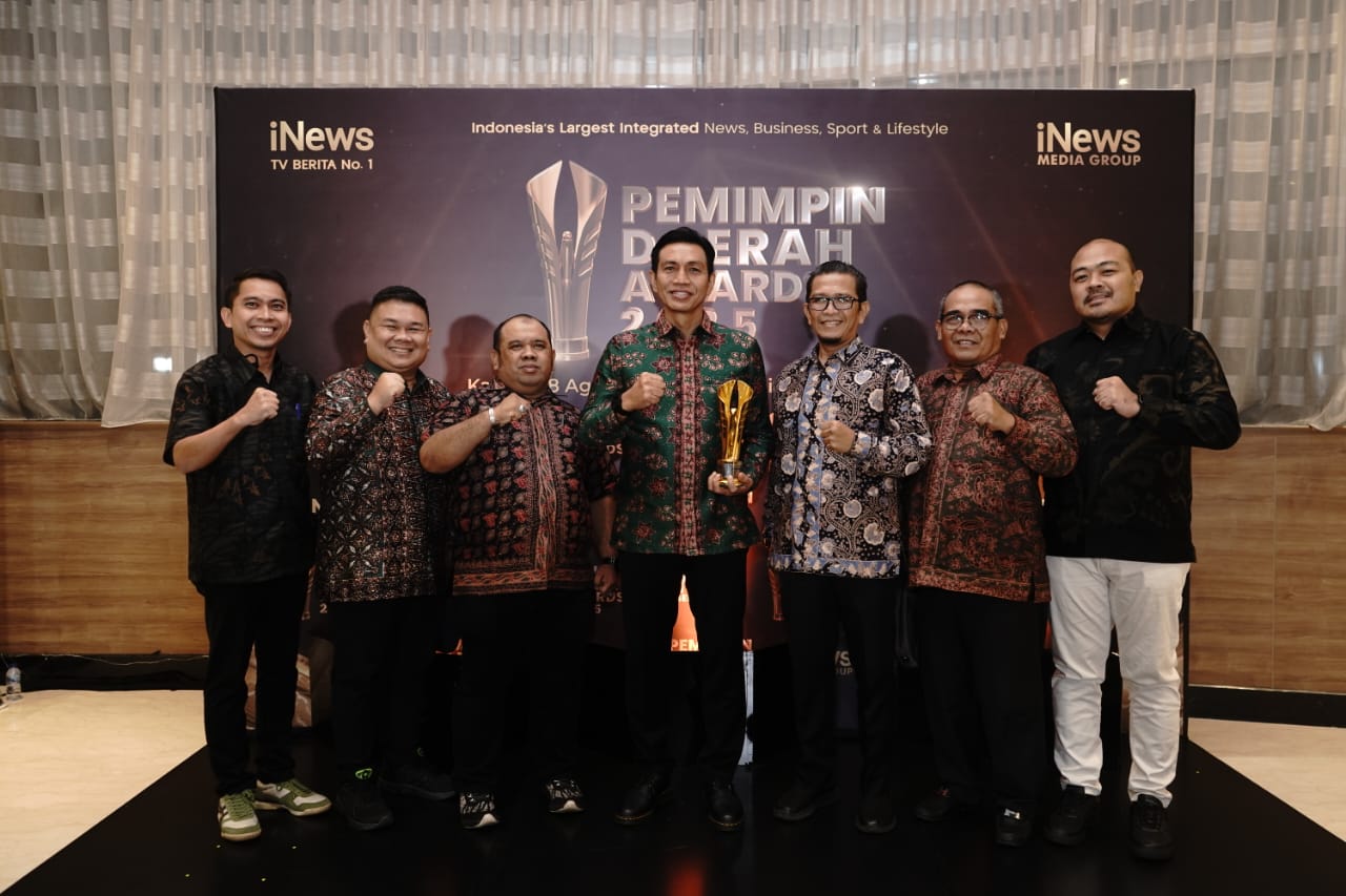 Dalam Sehari, Bupati Batang Hari Borong 2 Penghargaan Bergengsi